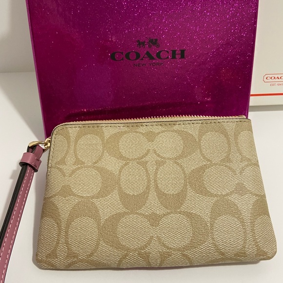 COACH WRISTLET WITH C-SIGNATURE COACH ON IT AND WITH A PINK STRIPE ON FRONT. - Picture 8 of 8
